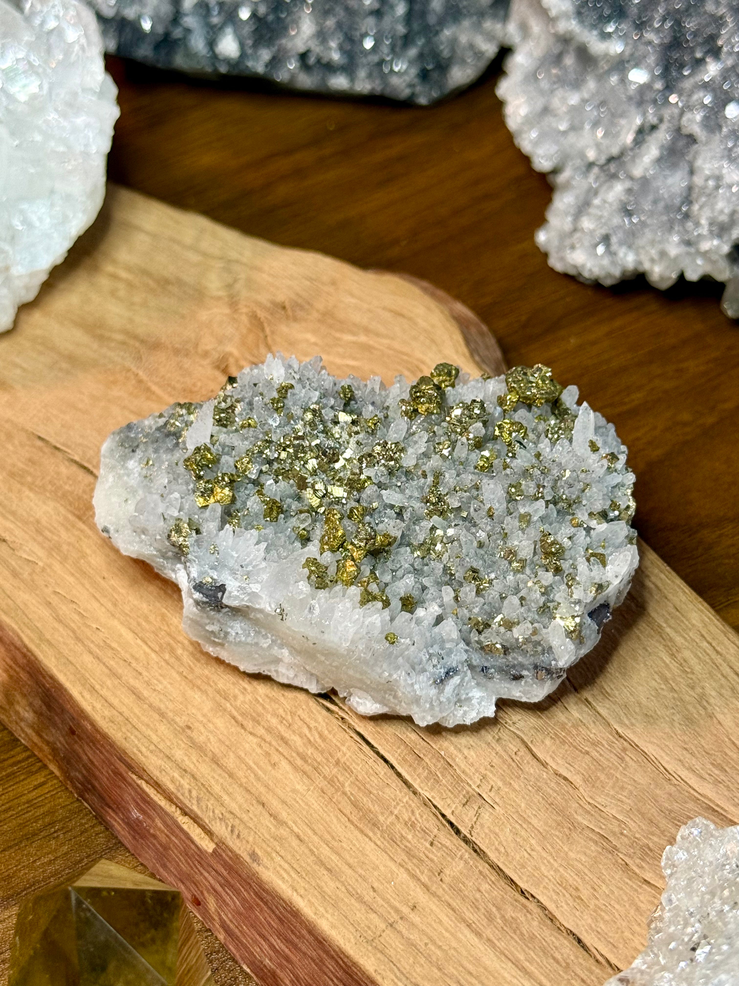 黃銅礦水晶共生